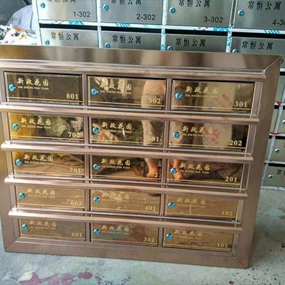 如何将不锈钢信报箱门板蚀刻降低